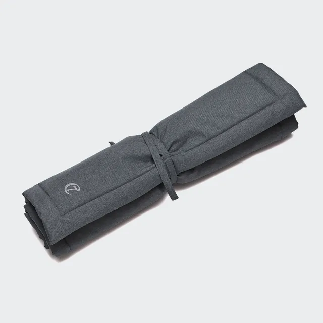 cloud7-hundematte-siesta-mid-grey-dark-grey-wasserabweisende-reisematte image 1