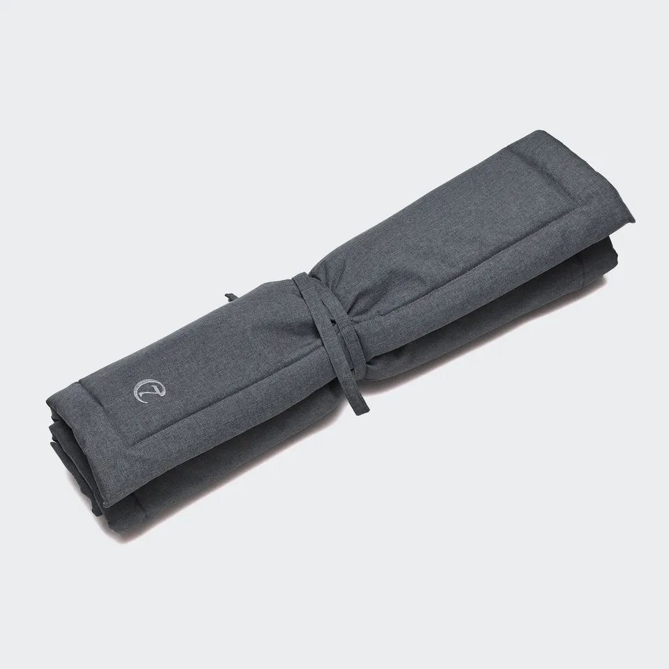 cloud7-hundematte-siesta-mid-grey-dark-grey-wasserabweisende-reisematte image 1