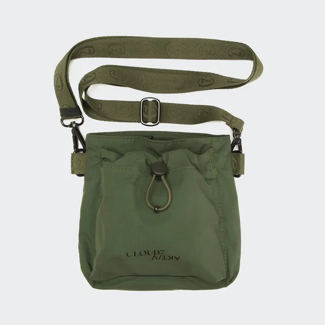 cloud7-aktiv-goodie-bag-olive-crossbody-leckerlibeutel-aus-ripstop image 1
