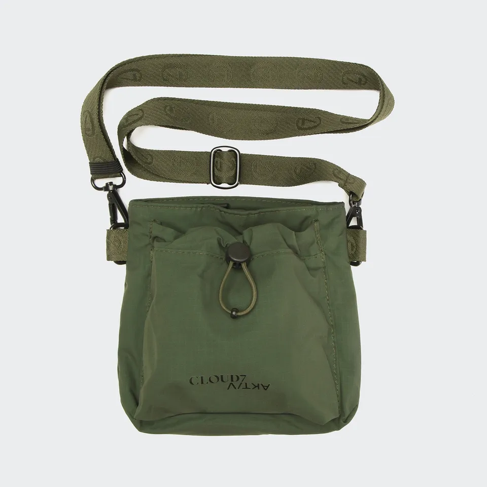cloud7-aktiv-goodie-bag-olive-crossbody-leckerlibeutel-aus-ripstop image 1