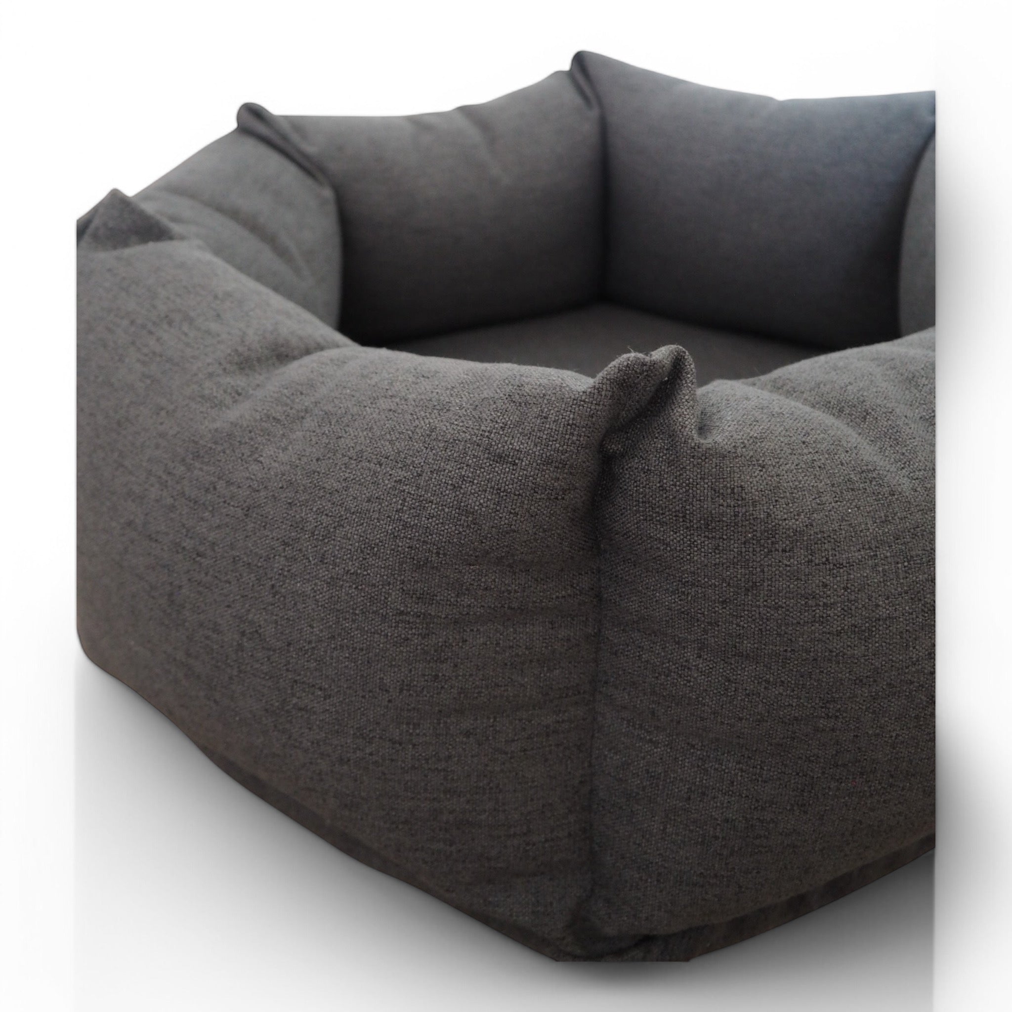 molly-and-stitch-the-nest-hundebett-shadow-grey image 3