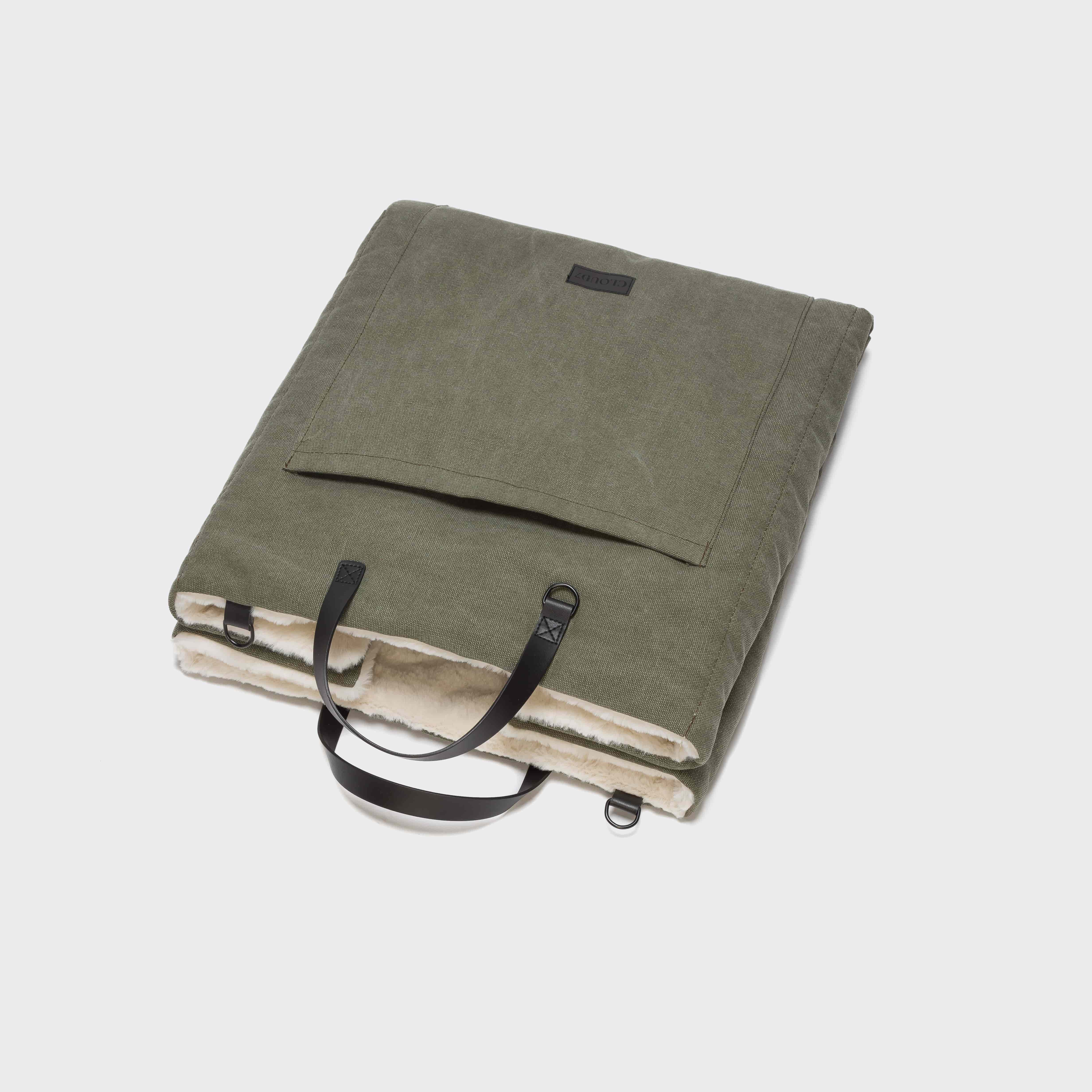 cloud7-getaway-hundereisebett-canvas-olive image 2