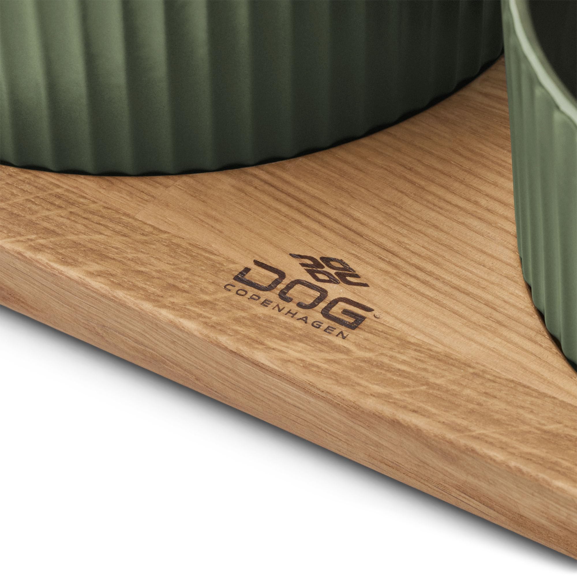 dog-copenhagen-kronborg-futterstation-s-racing-green-oak image 4