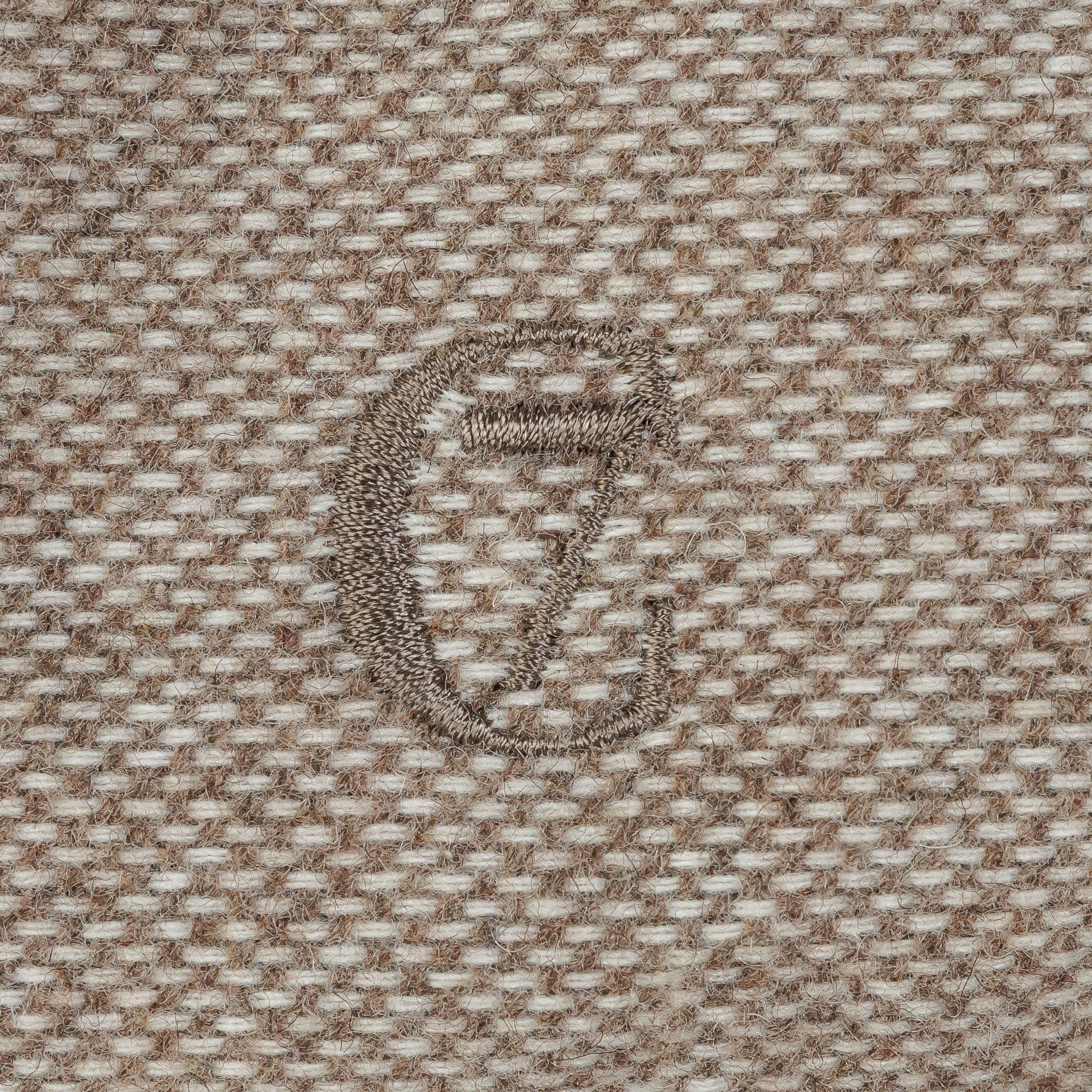 cloud7-brooklyn-tweed-hundemantel-beige-f-r-dackel image 8