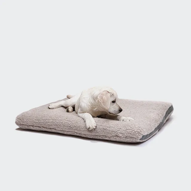 cloud7-siesta-teddy-hundebett-design-hundematratze-mit-griff image 1