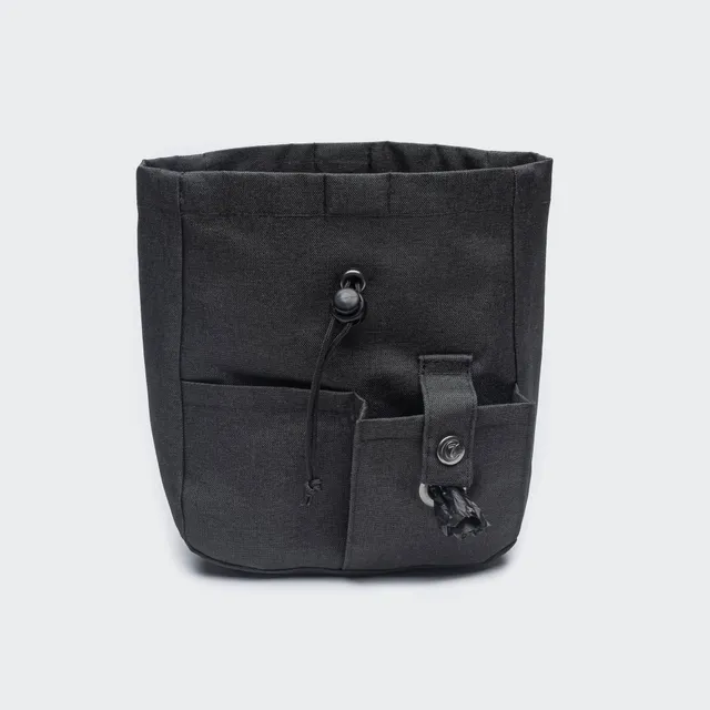 cloud7-goodie-bag-black-leckerlibeutel-mit-kotbeutelspender image 1