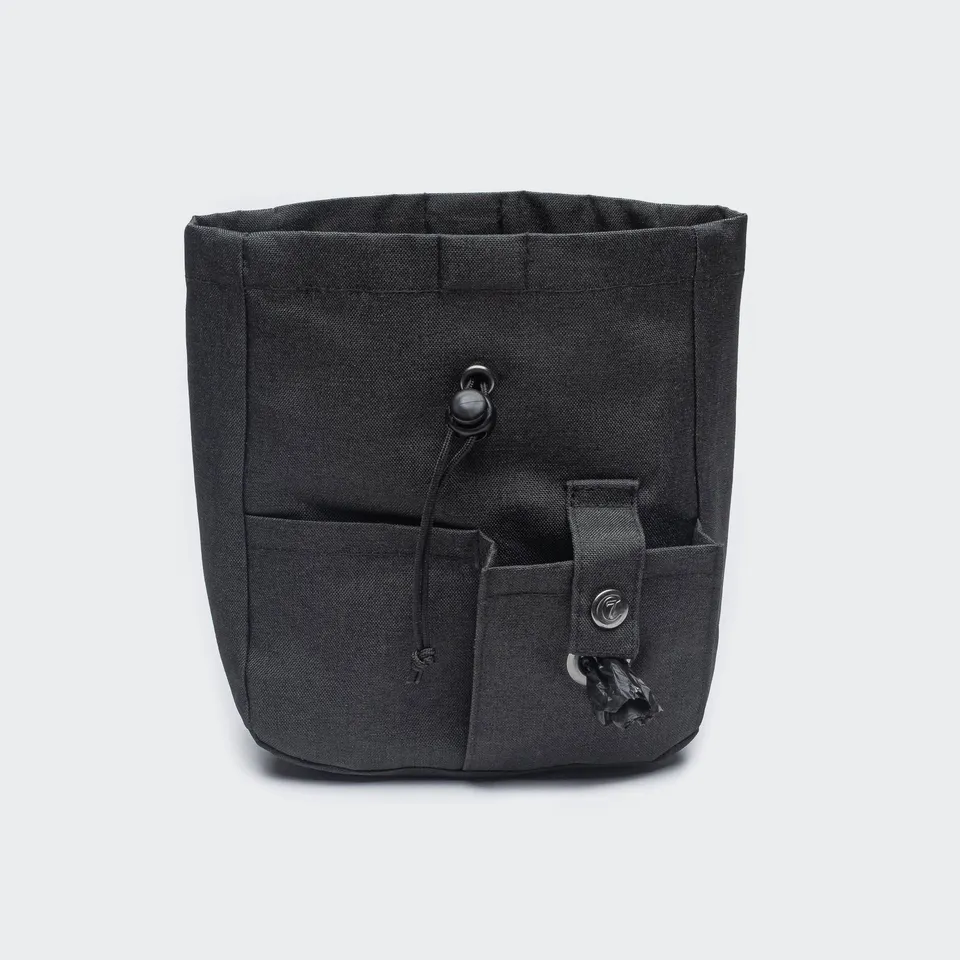 cloud7-goodie-bag-black-leckerlibeutel-mit-kotbeutelspender image 1