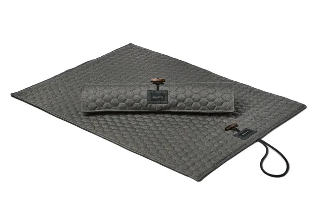 molly-and-stitch-honeycomb-hundereisematte-grey image 1