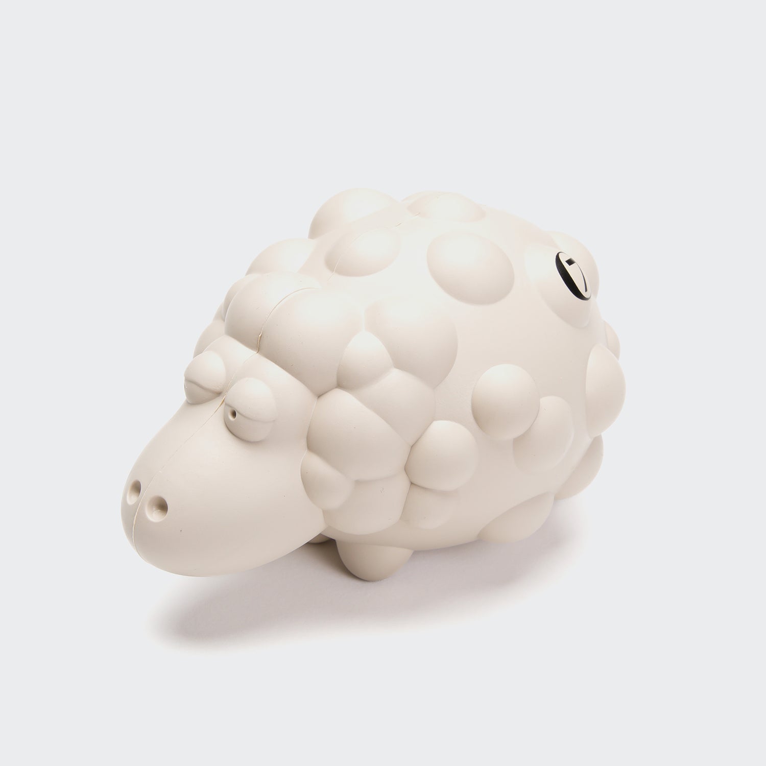 cloud7-kau-apportierspielzeug-schaf-meryl-off-white-naturkautschuk image 1