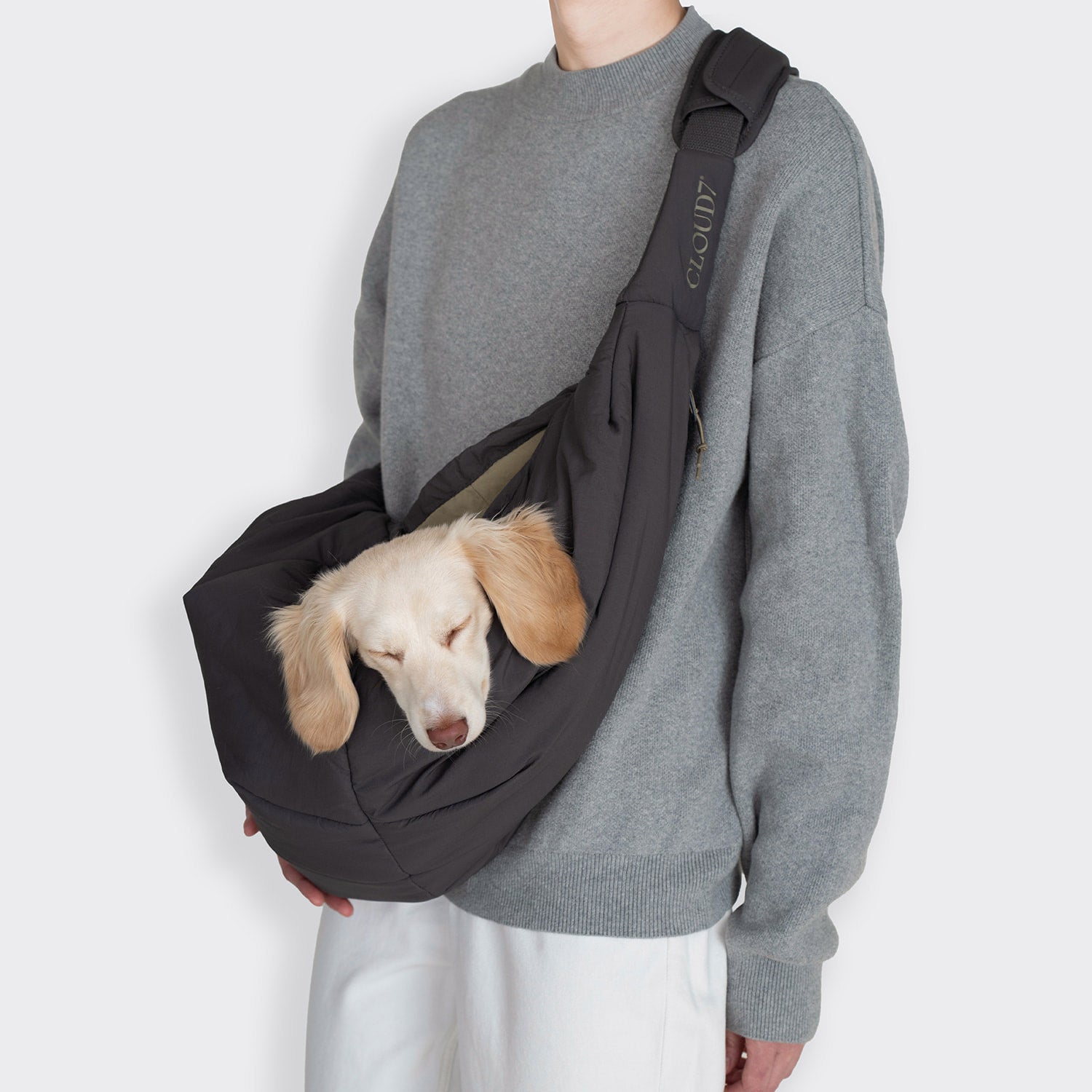 cloud7-lttl-puffer-dog-sling-bag-dark-grey-khaki-hundetasche image 1