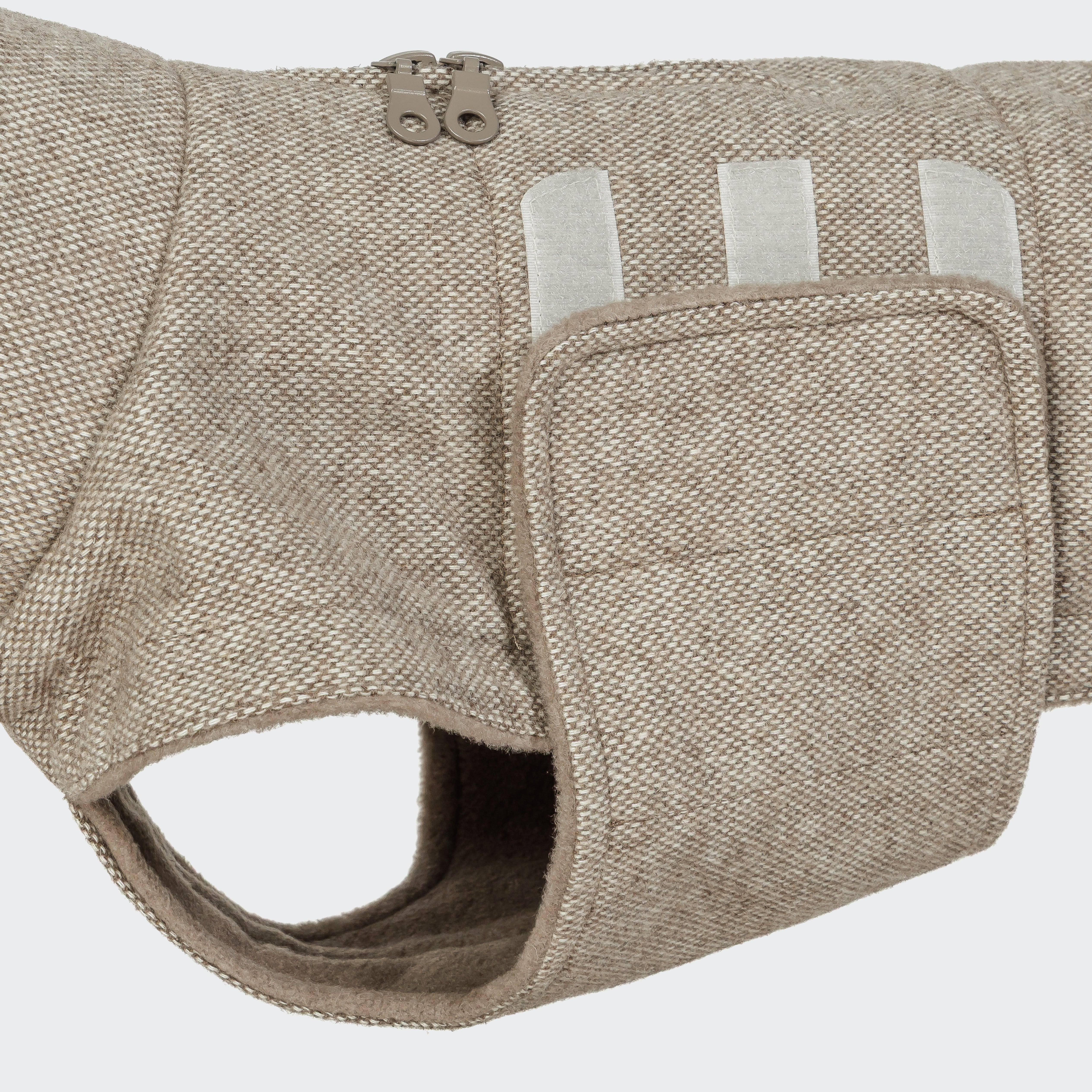 cloud7-brooklyn-tweed-hundemantel-beige-f-r-dackel image 4