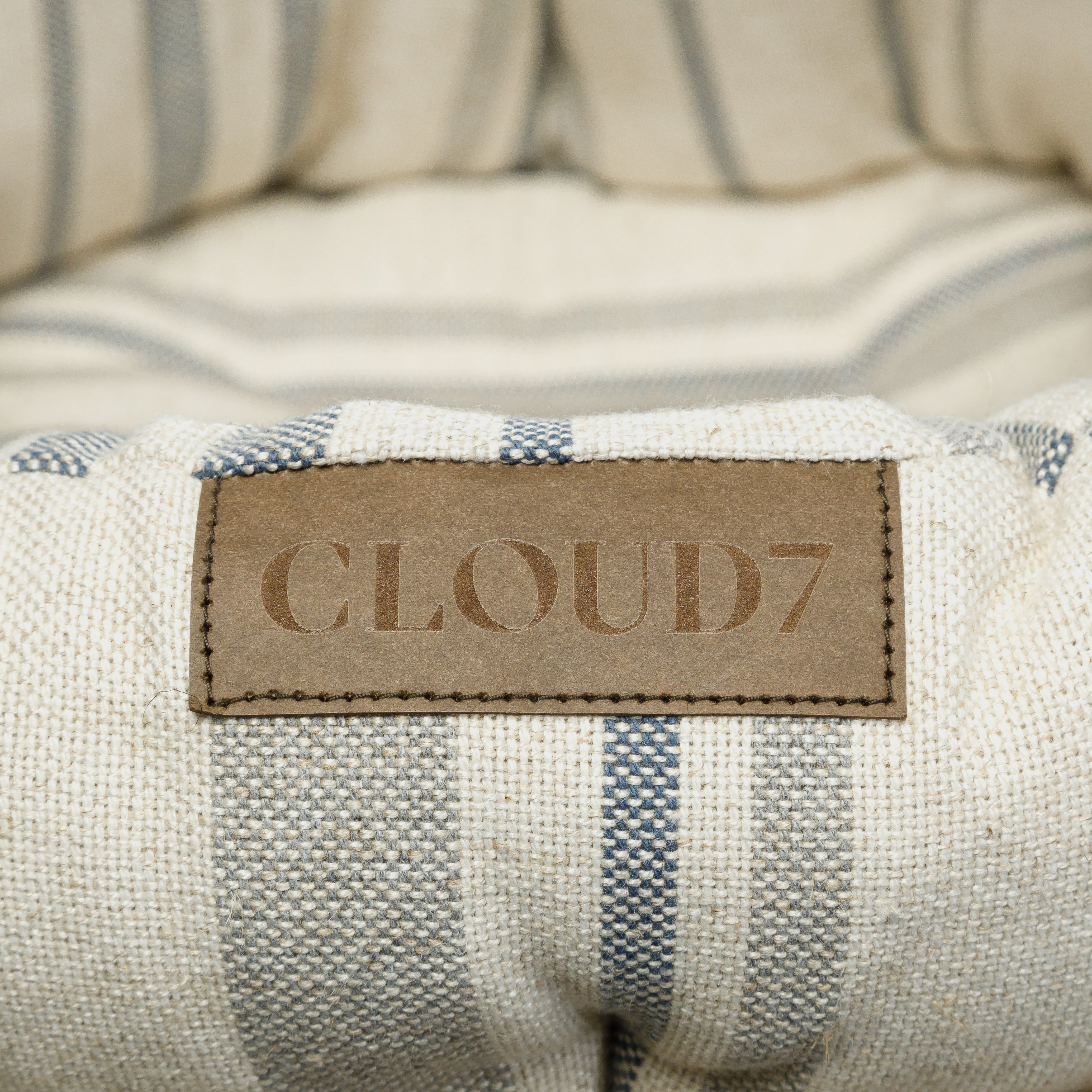 cloud7-lazy-hundekissen-lazy-linen-stripes-natural-blue image 3