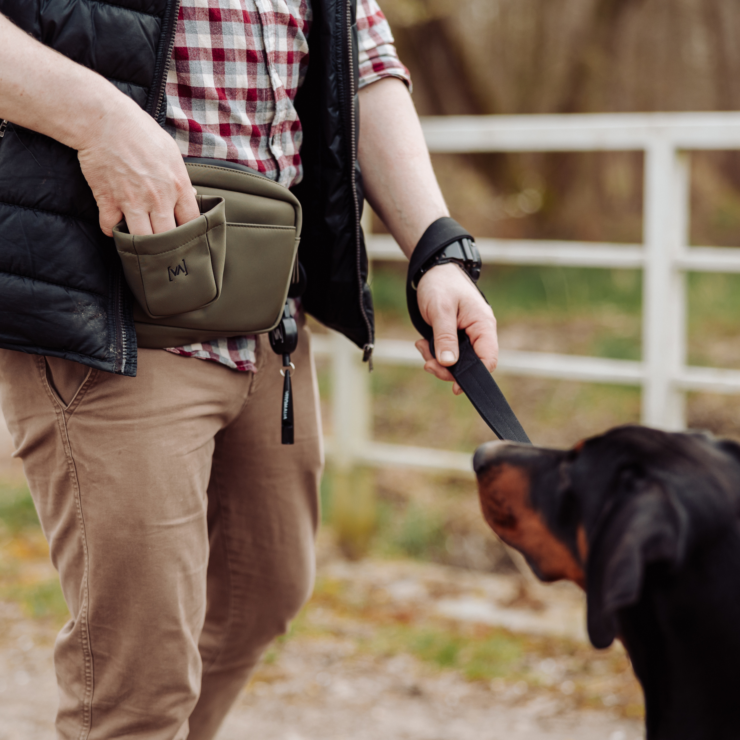 vitomalia-gassi-bauchtasche-khaki-gassitasche-mit-snackbeuteln image 6