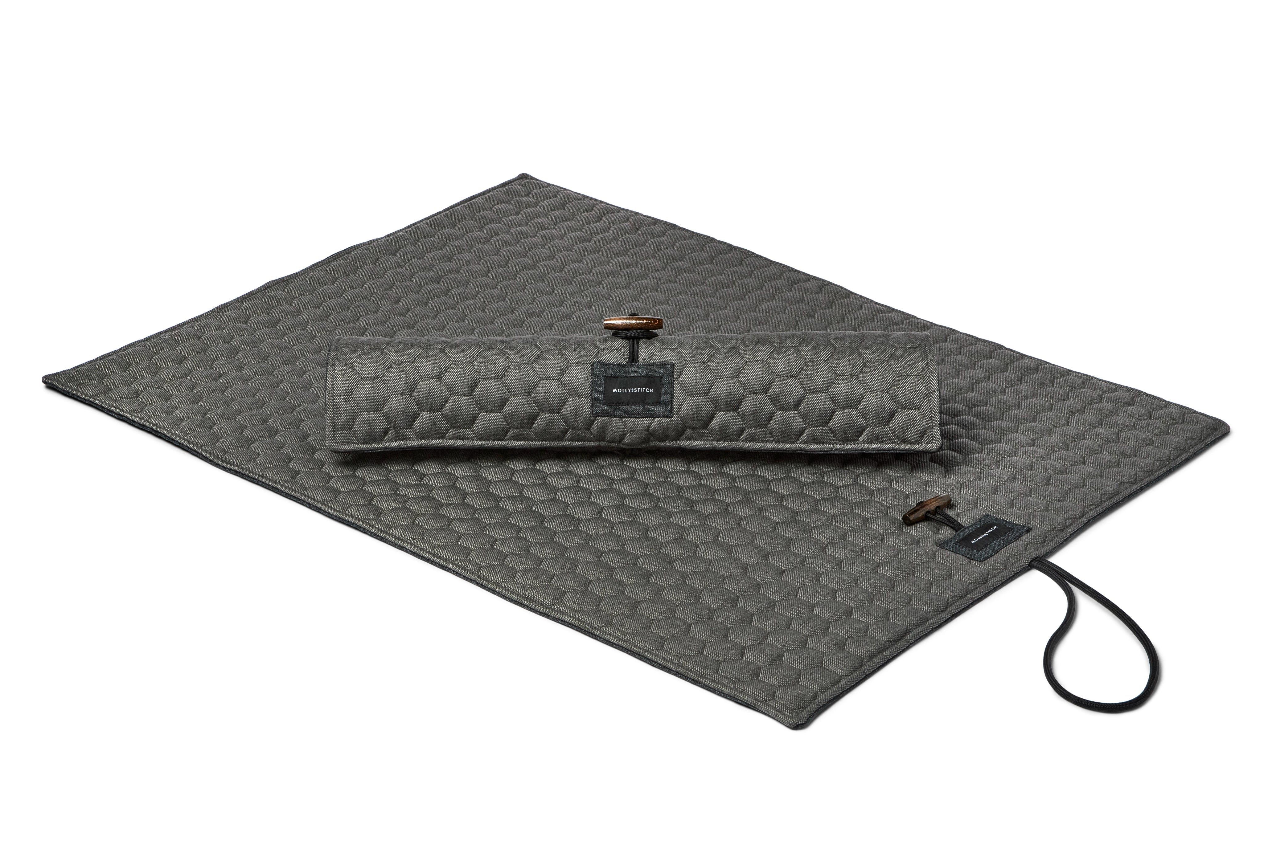 molly-and-stitch-honeycomb-hundereisematte-grey image 1
