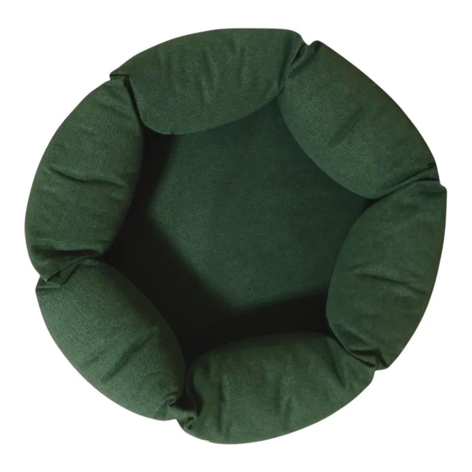 molly-and-stitch-the-nest-hundebett-pine-green image 1
