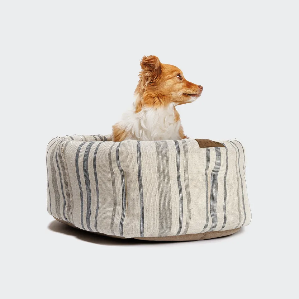 cloud7-lazy-hundekissen-linen-stripes-natural-blue image 1