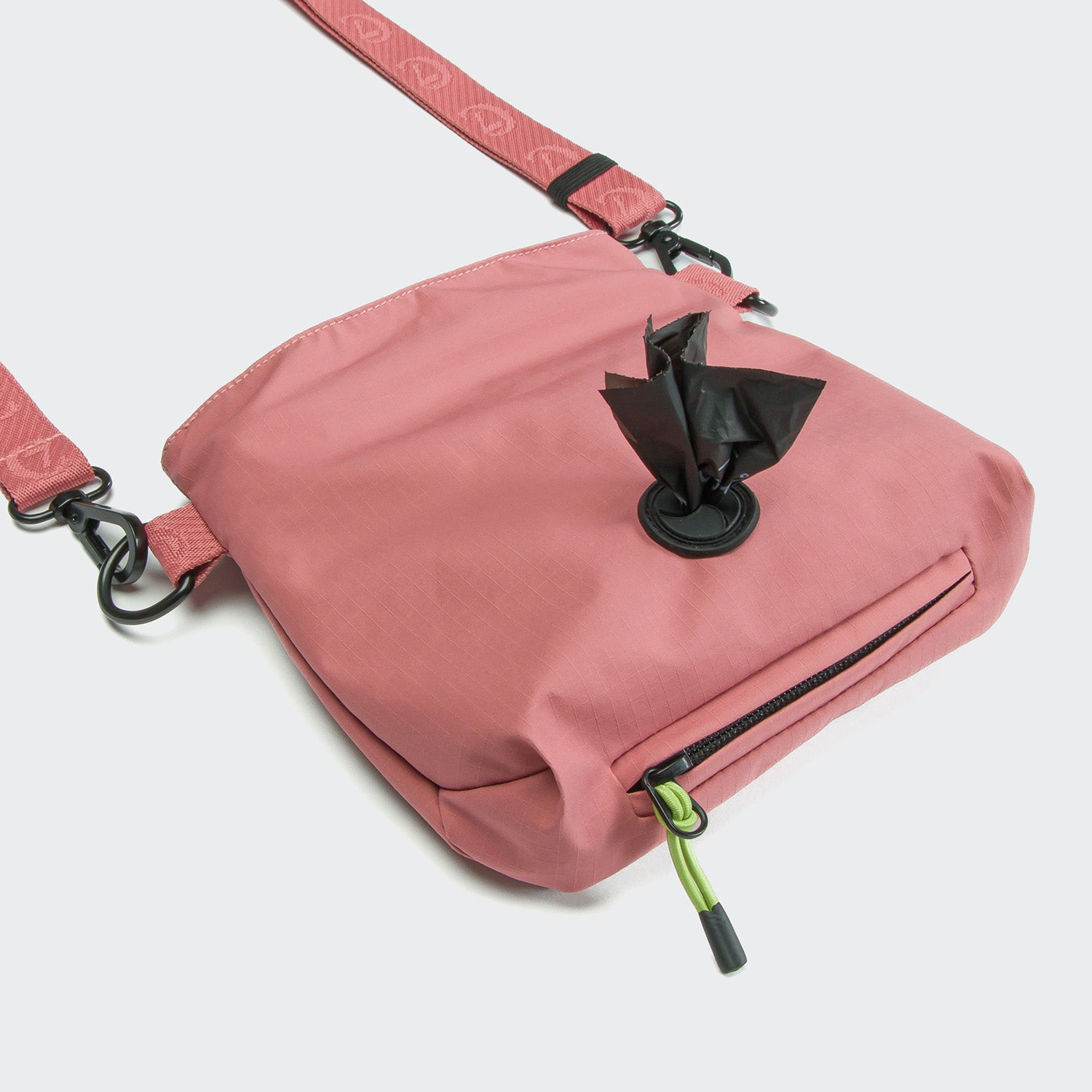 cloud7-aktiv-leckerlibeutel-dusty-peach-crossbody image 2