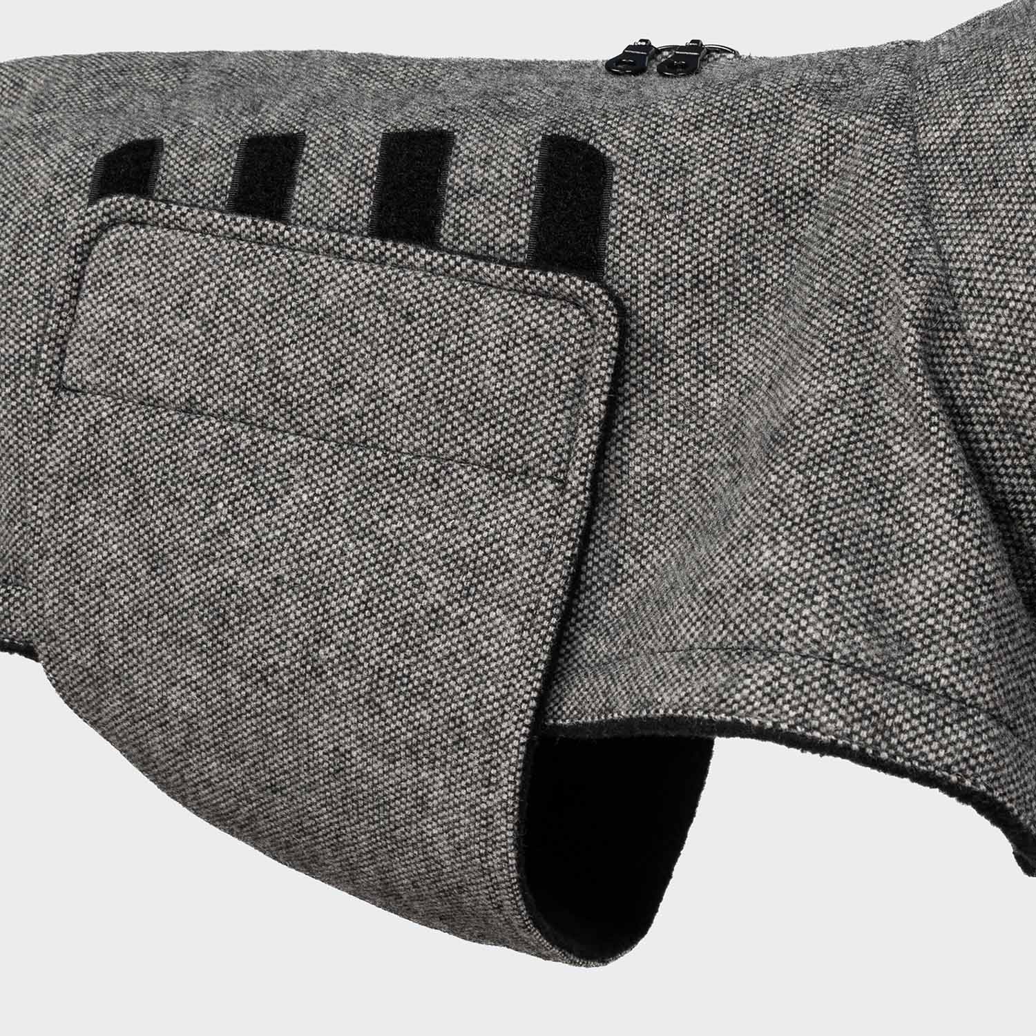 cloud7-brooklyn-tweed-black-hundemantel-wintermantel-in-12-gr-en-mit-2-wege-rei- image 2