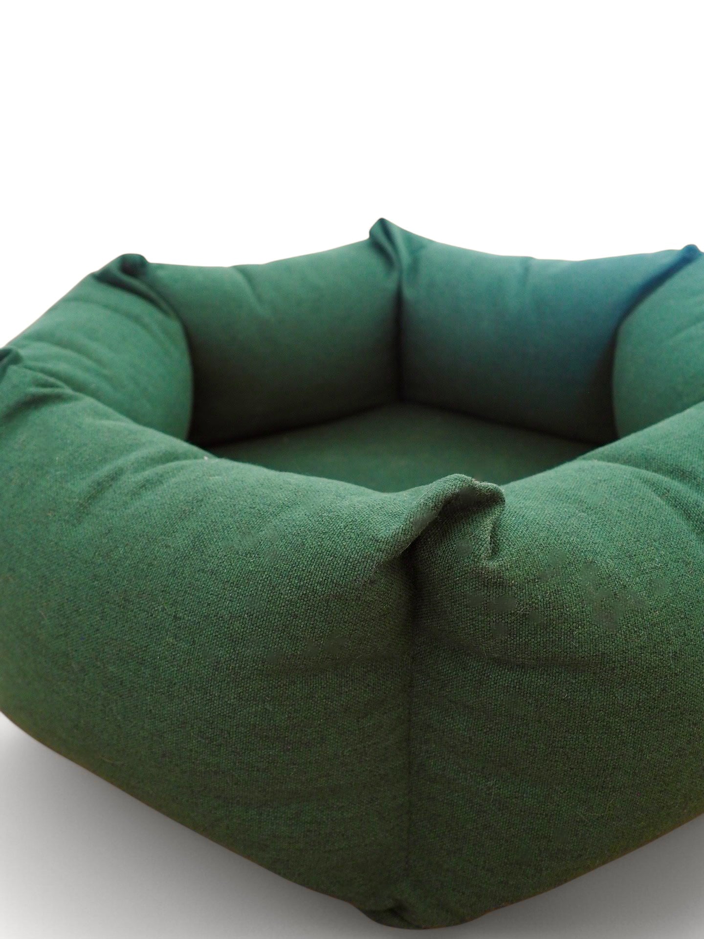 molly-and-stitch-the-nest-hundebett-pine-green image 3