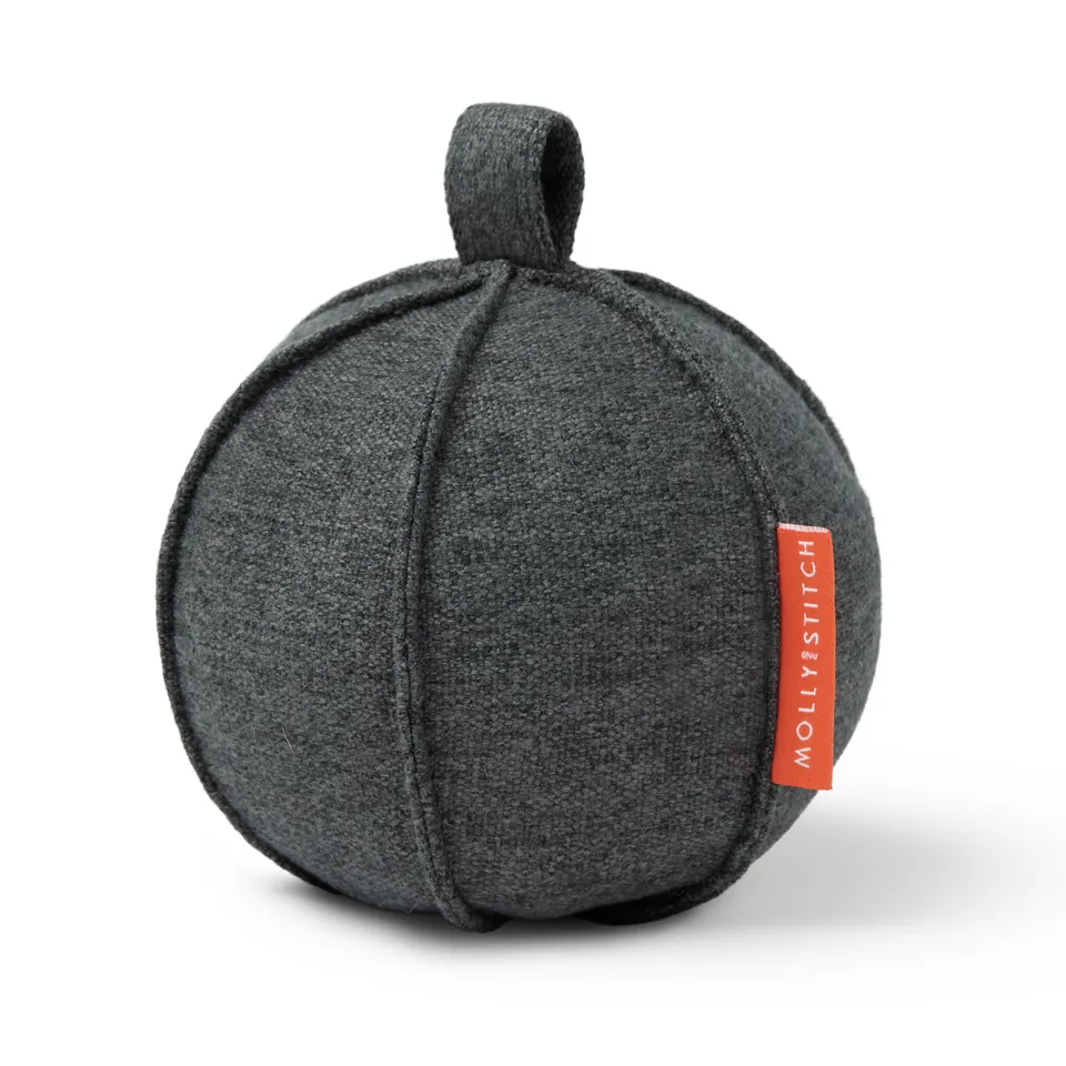 molly-and-stitch-alpine-ball-hundespielzeug-anthrazit image 1