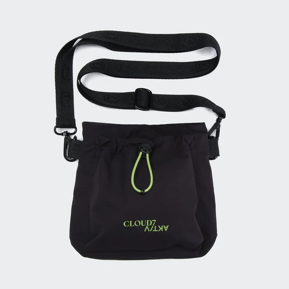 cloud7-aktiv-leckerlibeutel-crossbody-black image 1