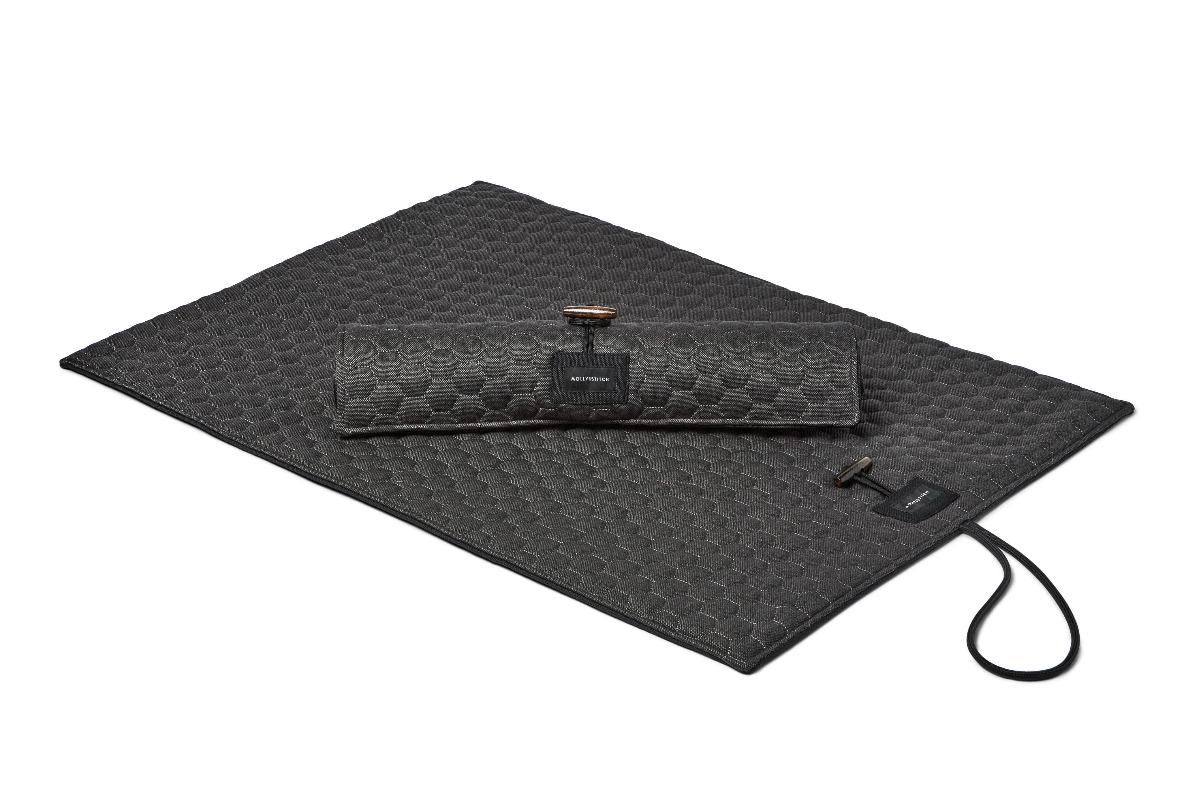 molly-and-stitch-honeycomb-hundereisematte-charcoal image 1