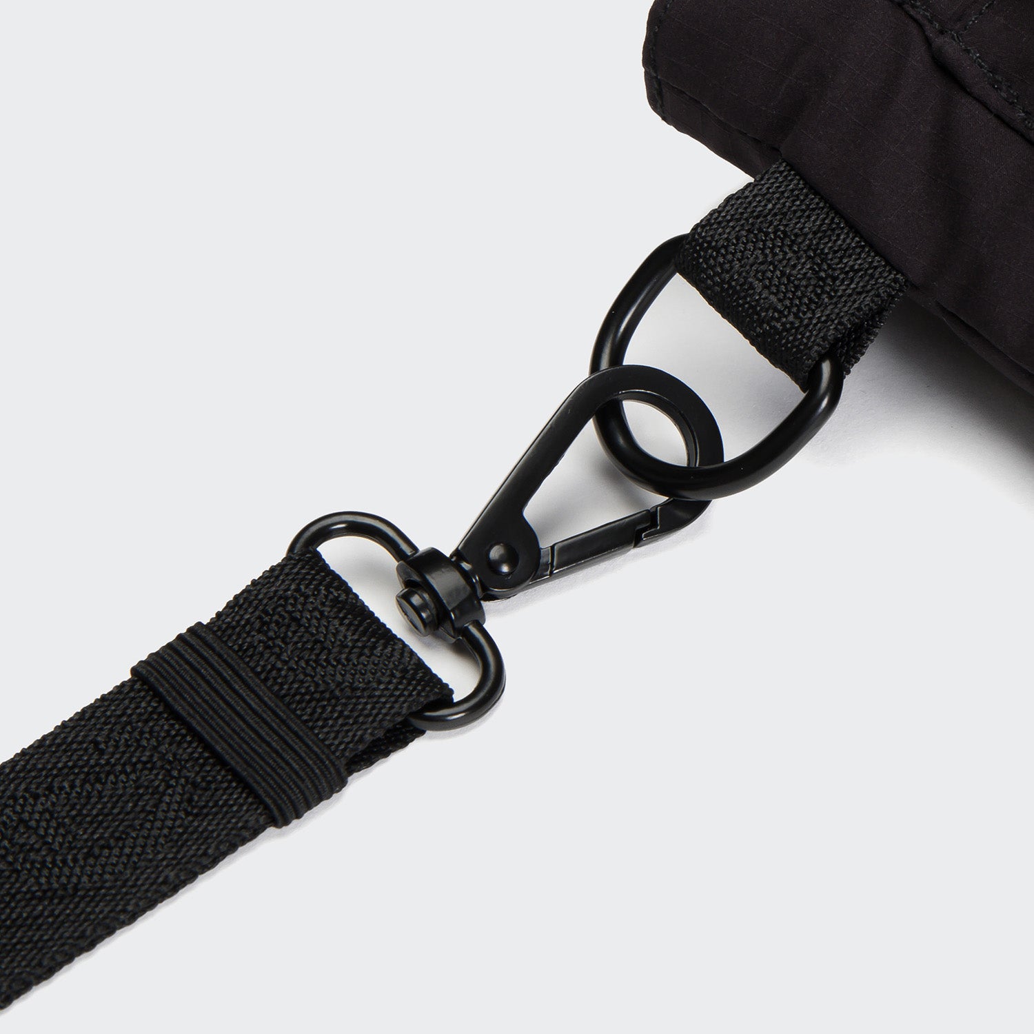 cloud7-aktiv-leckerlibeutel-crossbody-black image 4